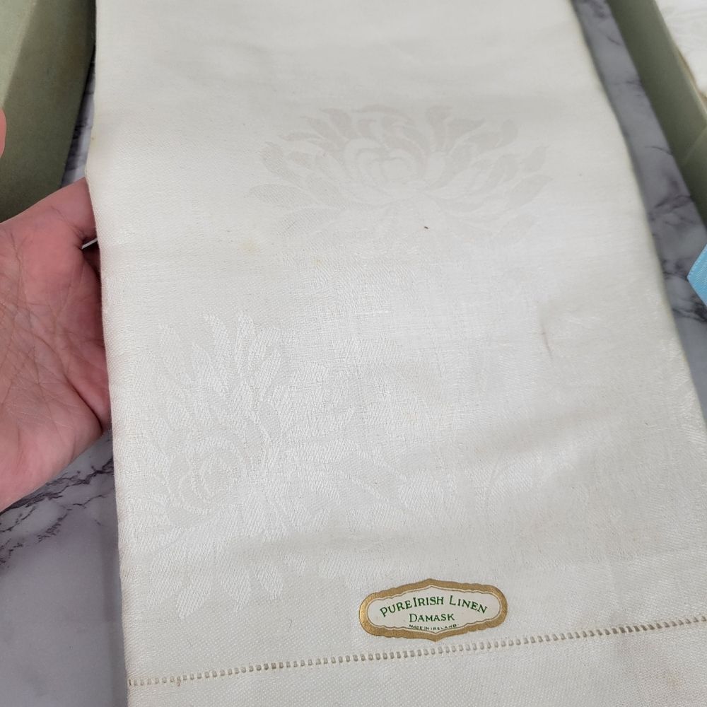 Liddell Damask Irish Linens White Linen 12 Napkins and Tablecloth 64×102 - Picture 14 of 16